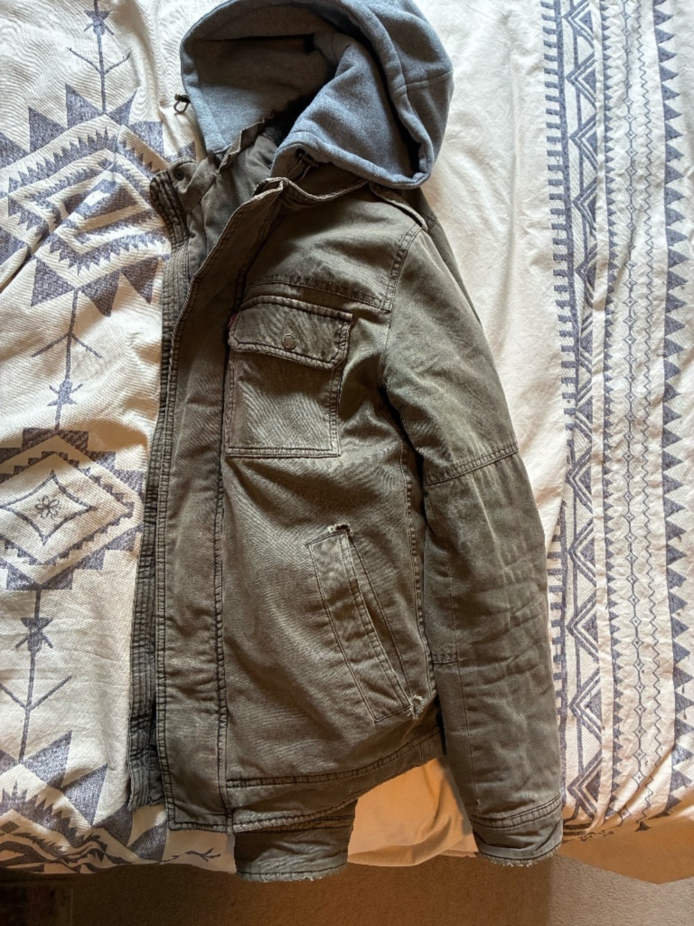 Worn LEVIS Fleece Lined Mens Medium Jacket (Defective Zipper)